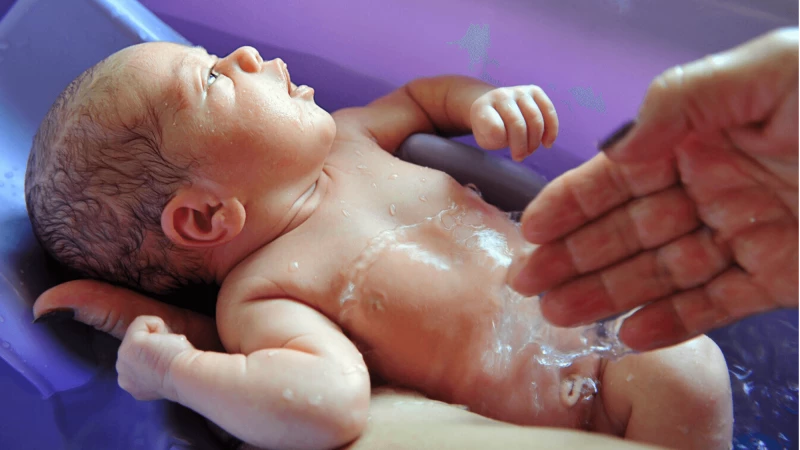ВИРТУАЛЕН НАВИГАТОР с Ева Павлина - "Как да къпем правилно бебето си, след като се приберем от родилното?"