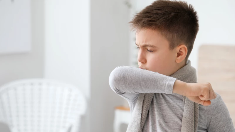 Каква e "лаещата" кашлица при децата и как да се лекува?